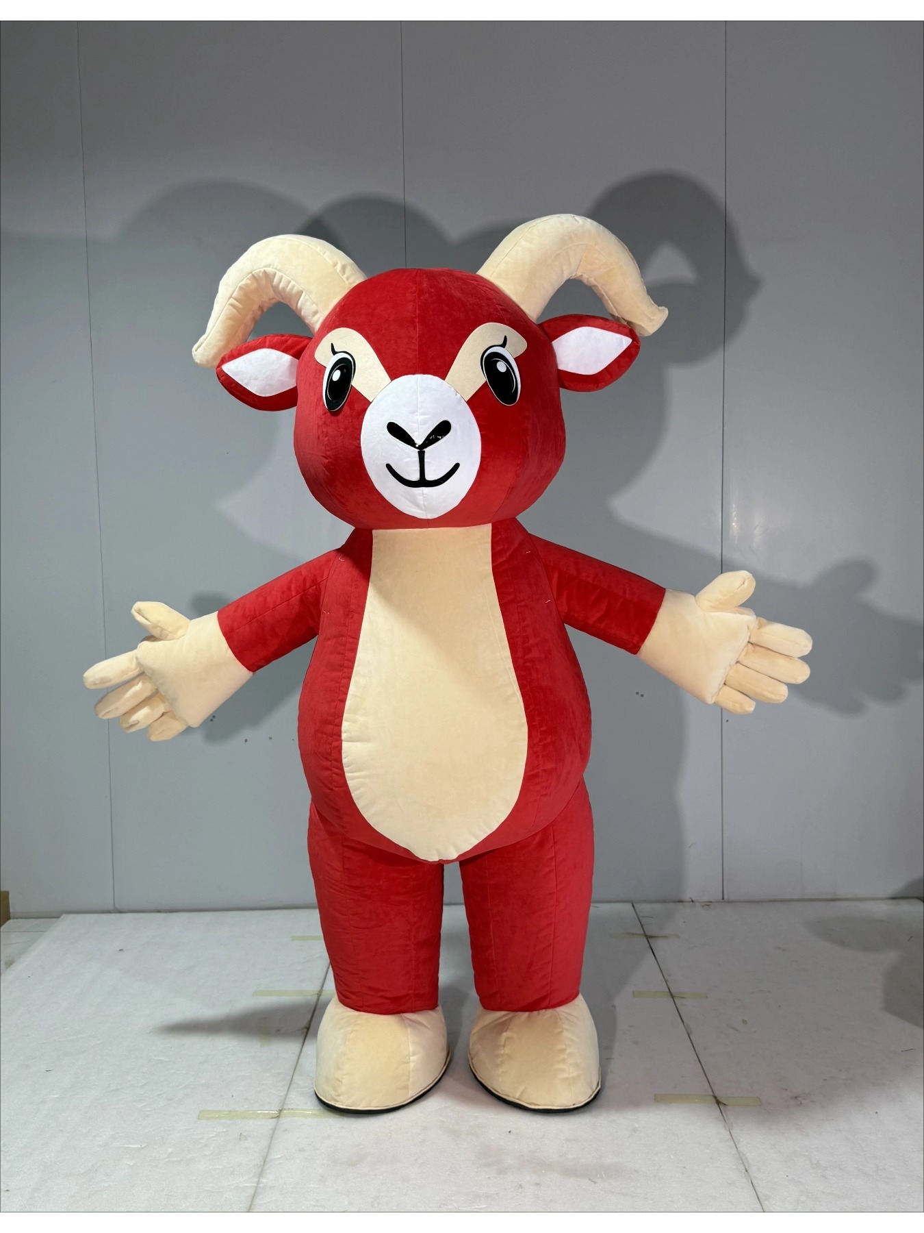 Costume de mascotte chèvre rou - Costumes avis et prix